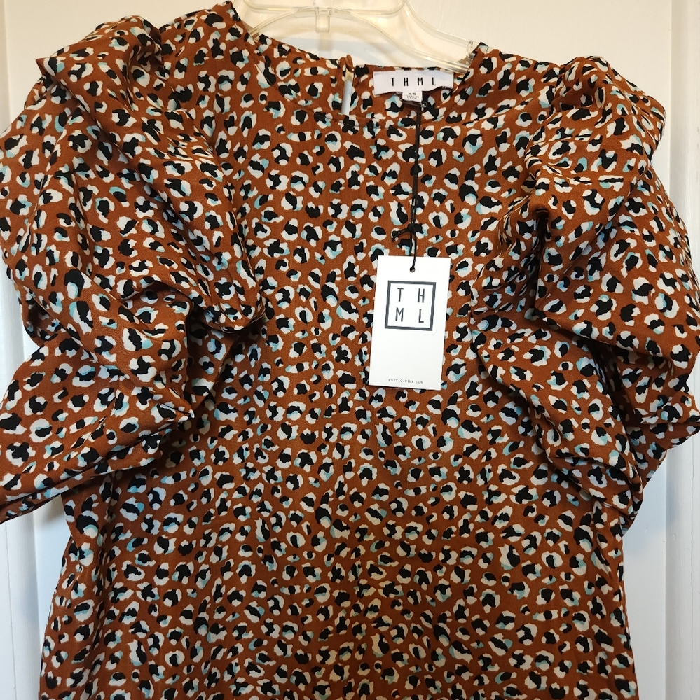 NWT THML animal print puff sleeve top size xs